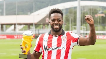 Iñaki Williams, con el premio al mejor africano de la Liga