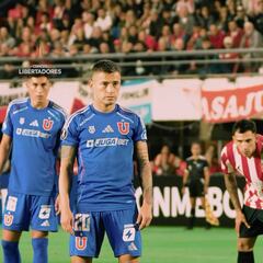 “Aránguiz está entre los 10 mejores chilenos de la historia... En Colo Colo 2009 la gente lo cuestionaba al principio y uno no entendía”