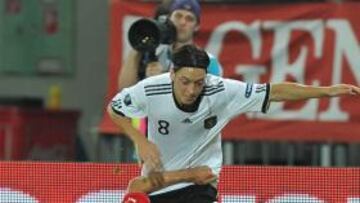 <b>SIN GAS. </b>Özil jugó el partido completo y se le vio cansado.
