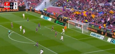 El jugador del Sevilla Djibril Sow marca de cabeza el 5-2. 