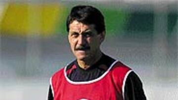 <B>EL TÉCNICO PIDE CALMA</B>. Para Moré, las derrotas de pretemporada no son preocupantes.