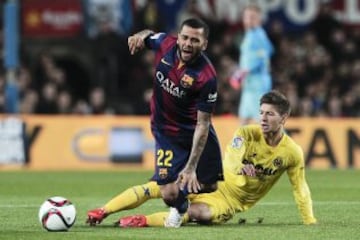 Dani Alves y Luciano Vietto.