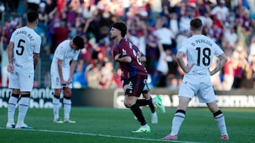 Hugo Alba marcó el segundo para el CD Eldense en el tiempo añadido.