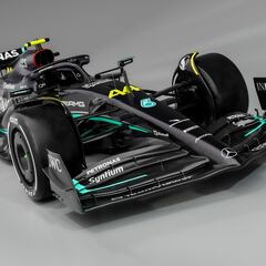 Mercedes vuelve al negro pero sigue en sus trece