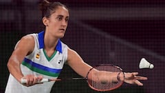 La jugadora espa&ntilde;ola de b&aacute;dminton Clara Azurmendi, durante su partido ante Dorcas Ajoke Adesokan en los Juegos Ol&iacute;mpicos de Tokio 2020.