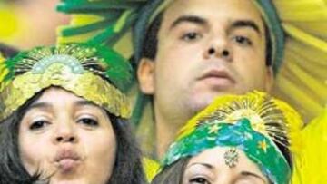 <b>¡MUCHAS GAROTAS EN LAS GRADAS!</b> El Westfallen Stadium estará lleno a reventar. De los 66.000 espectadores que caben en este estadio, unos 20.000 serán brasileños. Las gradas estarán llenas de garotas.