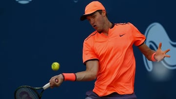 Santiago, 18 de octubre de 2016.
El Tenista de Chile, Nicolas Jarry, le pega a la bola durante el ATP CHALLENGER TOUR disputado en Santiago.
Sergio PIña/Photosport