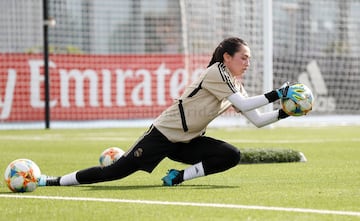Sarita Ezquerro, jugadora del Real Madrid durante el primer entrenamiento del equipo.