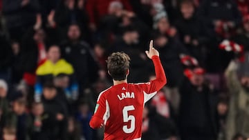 Manu Lama celebra el gol.
