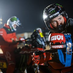 El Dakar se ceba con los favoritos