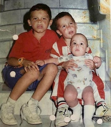 Chávez Jr junto a sus hermanos, cuando apenas eran unos pequeños