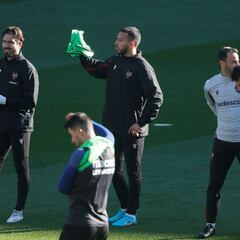 Vezo se apunta al Cádiz