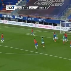 Don Keylor Navas en modo acrobático con Costa Rica: disfruten su doble paradón