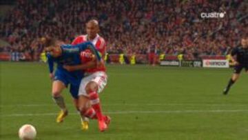 Kuipers pudo pitar penalti sobre Torres a falta de cuarto de hora