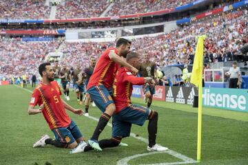 Sergio Ramos celebra el 1-0 de Sergey Ignashevich en propia puerta.