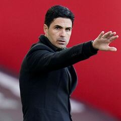 Mikel Arteta dispara a Arsène Wenger