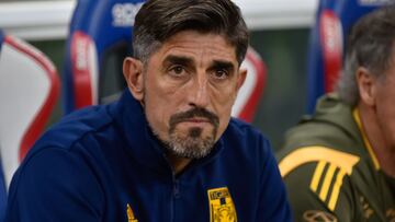 Veljko Paunovic head coach of Tigres during the 3rd round match between Guadalajara and Tigres UANL as part of the Liga BBVA MX, Torneo Clausura 2025 at Akron Stadium, on January 25, 2025 in Guadalajara, Jalisco, Mexico.