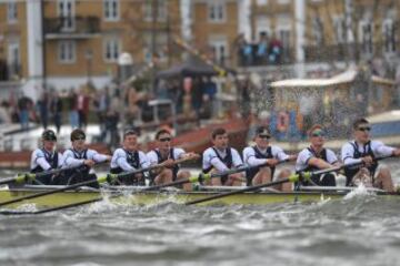 En hombres Cambridge consiguió su objetivo de romper la racha de tres victorias consecutivas de Oxford.