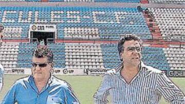 <b>PENSATIVOS.</b> Valentín Botella y Enrique Ortiz ofrecerán la prima por el ascenso en unos días.