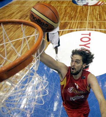 No pudo jugar la final ante Grecia, porque se lesionó en el partido anterior frente a Argentina, pero el de Saitama fue su Mundial. Pau Gasol promedió 21,3 puntos y 9,3 rebotes en Japón y acabó como el MVP del campeonato. Ocho años después, en la Copa del