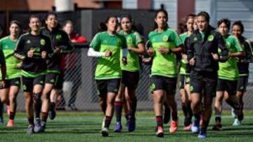 El Tri Femenil durante un entrenamiento cuando se estaba desarrollando el Mundial en Canad&aacute; el a&ntilde;o pasado.