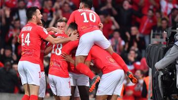 El Nimes golea y asciende a primera 25 años después