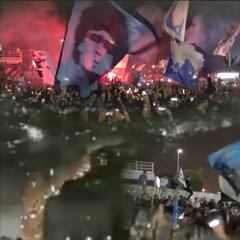 Impactante grabación de Nápoles tras el 0-1 a la Juve: ¡100 petardos en 30"!