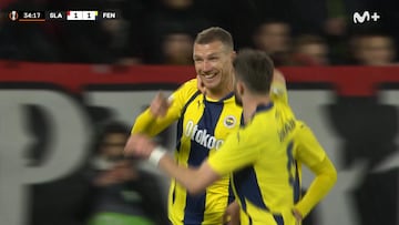 Pasarán los años y seguirá siendo uno de los ‘9’ más temidos en Europa: el golazo de Dzeko tiene que verlo