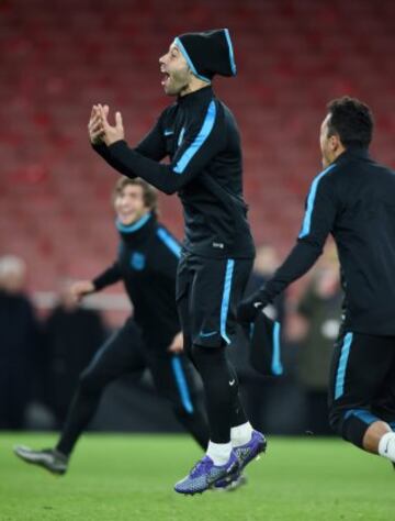 Último entrenamiento del Barcelona antes del partido de Champions League de octavos de final frente al Arsenal 