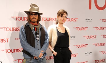 The Tourist fue la película que unió por primera vez a estos dos actores en pantalla, pero también la última. Al parecer ambos actores, estrellas absolutas, fueron muy recelosos el uno con el otro y las quejas fueron constantes durante todo el rodaje.