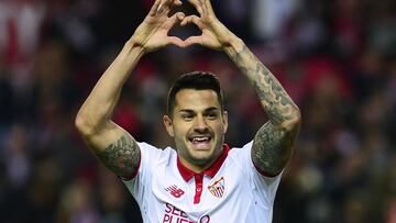 Vitolo celebra un gol con el Sevilla. 