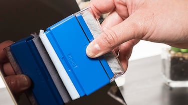 El kit de limpieza para teclado y ordenador con paño, cepillo y solución