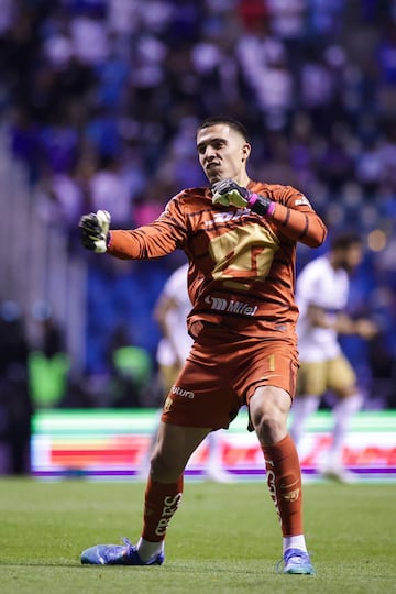 Alex Padilla of Pumas during the 14th round match between Cruz Azul and Pumas UNAM as part of the Liga BBVA MX, Torneo Clausura 2025 at Cuauhtemoc Stadium, on April 05, 2025 in Puebla, Mexico.