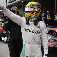 Hamilton logra la pole por delante de Rosberg; Alonso, 10º