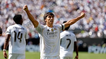 05/07/25 MUNDIALITO MUNDIAL DE CLUBES EEUU 2025
PARTIDO CUARTOS REAL MADRID - BORUSSIA DORTMUND
ALEGRIA GOL 1-0 GONZALO GARCIA
