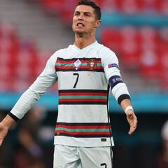 "Cristiano sabe hacer más que mover botellines de Coca-Cola"