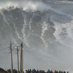 La potencia y la belleza de las olas gigantes de Nazaré
