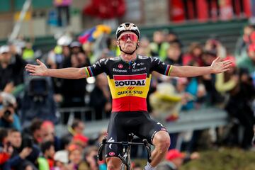 Remco Evenepoel entra vencedor en la meta de Arinsal.