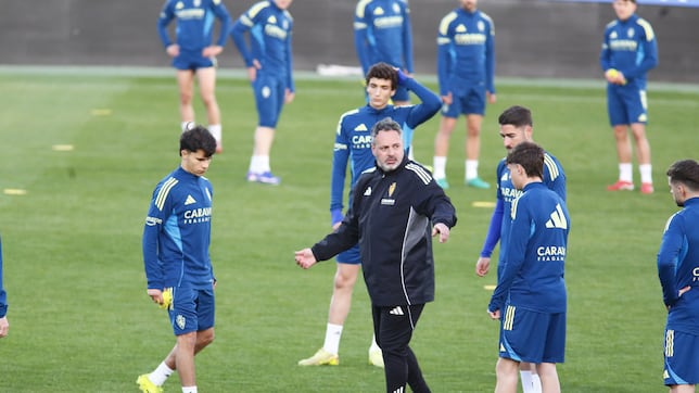 David Navarro dirige su primera sesión de entrenamiento sin El Yamiq, pese a que el marroquí llega al encuentro