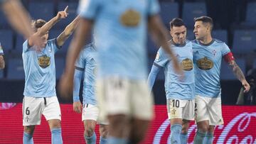 Denis Suárez celebra su gol ante el Valencia juto a Aspas y Mallo.