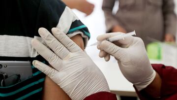 Depok (Indonesia), 18/06/2021.- An Indonesian health care officer injects a dose of AstraZeneca (Vaxzevria) COVID-19 vaccine to a man during a COVID-19 vaccination drive in Depok, West Java, Indonesia, 19 June 2021. Indonesia has intensified vaccination d