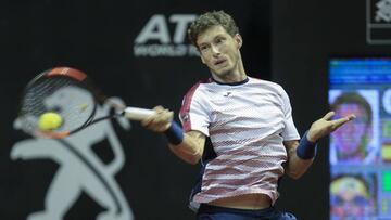 BRA203. SAO PAULO (BRASIL), 03/03/2017.- El tenista espa&ntilde;ol Pablo Carre&ntilde;o Busta devuelve la bola al italiano Fabio Fognini hoy, viernes 3 de marzo de 2017, durante un partido por el Torneo ATP 250 Brasil Open 2017, disputado en Sao Paulo (Brasil). EFE/Sebasti&atilde;o Moreira