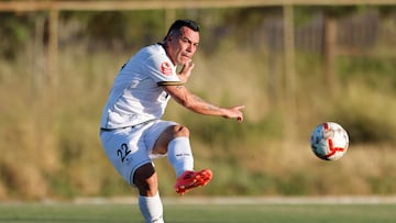 Paredes tiene 44 años y sigue marcando diferencias en Chile: ¡la Primera B se enciende!