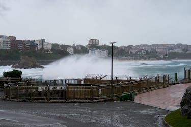 Alerta roja en Cantabria por fenómenos costeros y por fuertes vientos