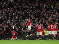Soccer Football - Premier League - Manchester United v Newcastle United - Old Trafford, Manchester, Britain - December 26, 2025 Manchester United's Patrick Dorgu celebrates scoring their first goal with teammates REUTERS/Phil Noble EDITORIAL USE ONLY. NO USE WITH UNAUTHORIZED AUDIO, VIDEO, DATA, FIXTURE LISTS, CLUB/LEAGUE LOGOS OR 'LIVE' SERVICES. ONLINE IN-MATCH USE LIMITED TO 120 IMAGES, NO VIDEO EMULATION. NO USE IN BETTING, GAMES OR SINGLE CLUB/LEAGUE/PLAYER PUBLICATIONS. PLEASE CONTACT YOUR ACCOUNT REPRESENTATIVE FOR FURTHER DETAILS..