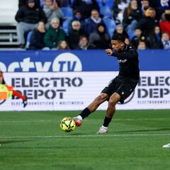 El Almería chapotea en la crisis