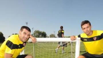 <b>TÁNDEM NACIONAL. </b>Negredo y Manu posan para AS tras el entrenamiento de ayer.