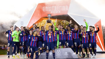 15/01/23 Final de la Supercopa de España 2023 Real Madrid - FC Barcelona RIAD ALEGRIA CELEBRACION EQUIPO TROFEO BUSQUETS 
SOLO USO EDITORIAL, SOLO DISPONIBLE PARA ILUSTRAR LA NOTICIA QUE ACOMPAÑA (CRÉDITO OBLIGATORIO)
FOTO RFEF