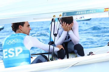 La pareja de 470 no pudo aguantar la plata en una Medal Race dramática. Fueron novenos, su peor posición en estos Juegos. Se escapa el bronce por dos puntos. 