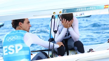 Paris 2024 Olympics - Sailing - Mixed Dinghy Medal Race - Marseille Marina, Marseille, France - August 08, 2024. Jordi Xammar Hernandez of Spain and Nora Brugman Cabot of Spain react after the race. REUTERS/Andrew Boyers
